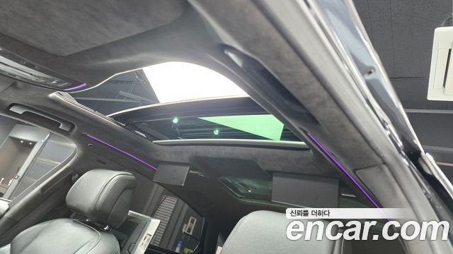 Audi A8 2021 — photo 18