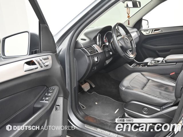 Mercedes-Benz GLE-Class 2018 — photo 11