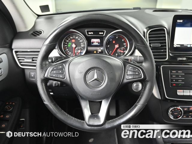 Mercedes-Benz GLE-Class 2018 — photo 13
