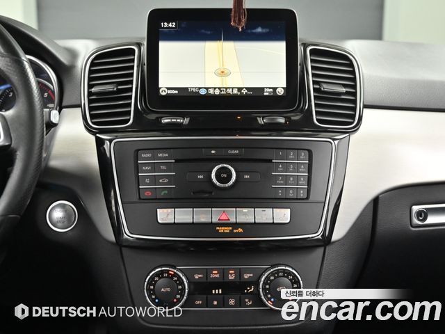 Mercedes-Benz GLE-Class 2018 — photo 14