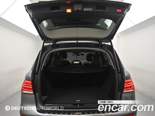 Mercedes-Benz GLE-Class 2018 — photo 19