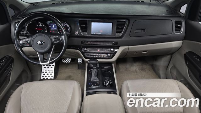 Kia Canival 2018 — photo 10