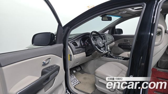 Kia Canival 2018 — photo 13