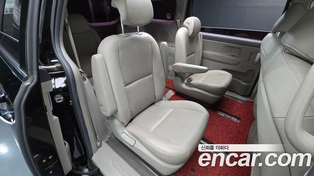 Kia Canival 2018 — photo 17