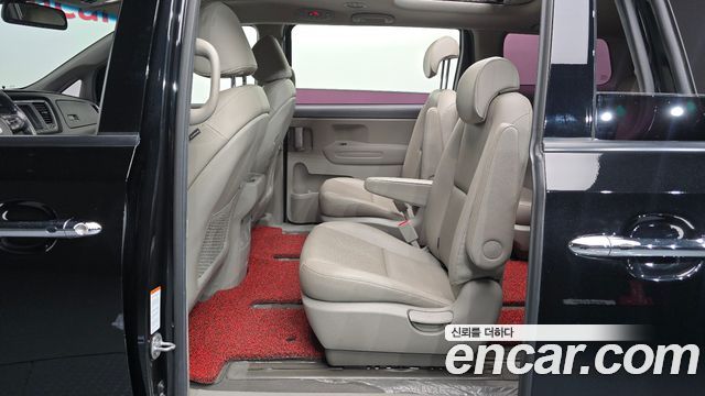 Kia Canival 2018 — photo 18