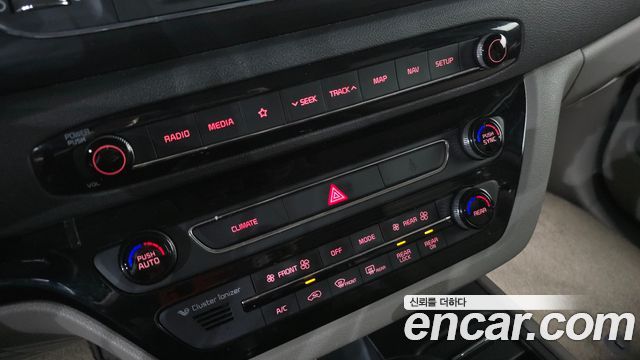 Kia Canival 2018 — photo 23