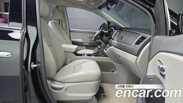 Kia Canival 2018 — photo 16