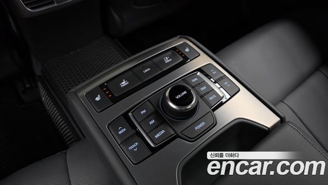 Hyundai Genesis 2016 — photo 18