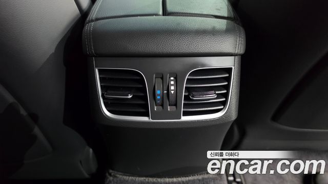 Genesis G80 2018 — photo 32