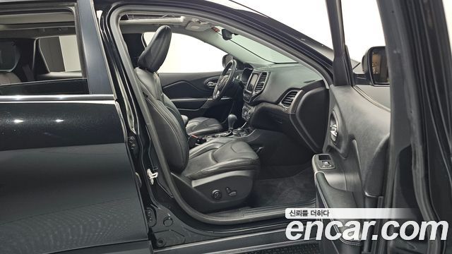Jeep Cherokee 2019 — photo 11