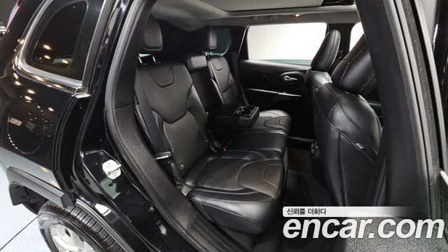 Jeep Cherokee 2019 — photo 12