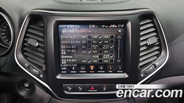 Jeep Cherokee 2019 — photo 16