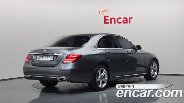Mercedes-Benz E-Class 2018 — photo 2