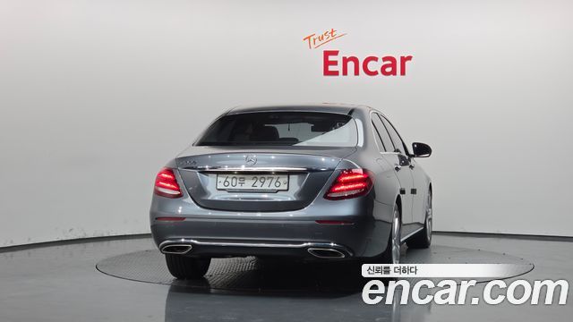 Mercedes-Benz E-Class 2018 — photo 4