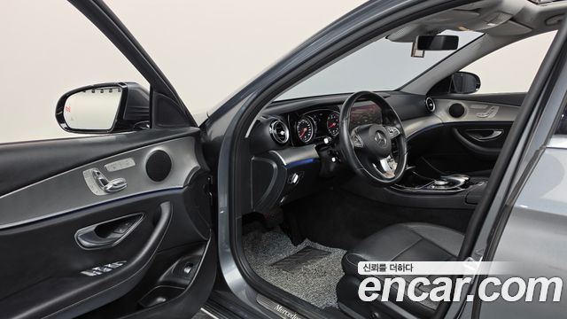 Mercedes-Benz E-Class 2018 — photo 13