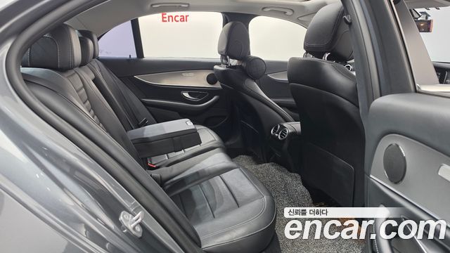 Mercedes-Benz E-Class 2018 — photo 17