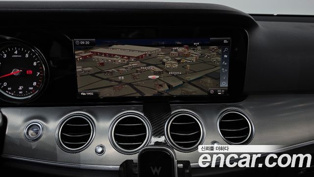 Mercedes-Benz E-Class 2018 — photo 18