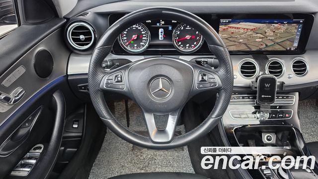 Mercedes-Benz E-Class 2018 — photo 19