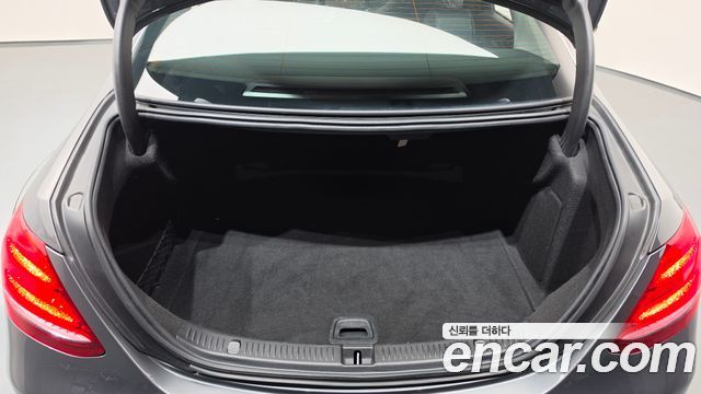 Mercedes-Benz E-Class 2018 — photo 23