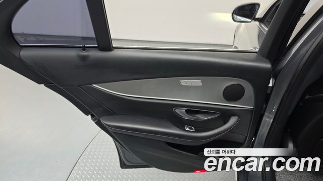 Mercedes-Benz E-Class 2018 — photo 15