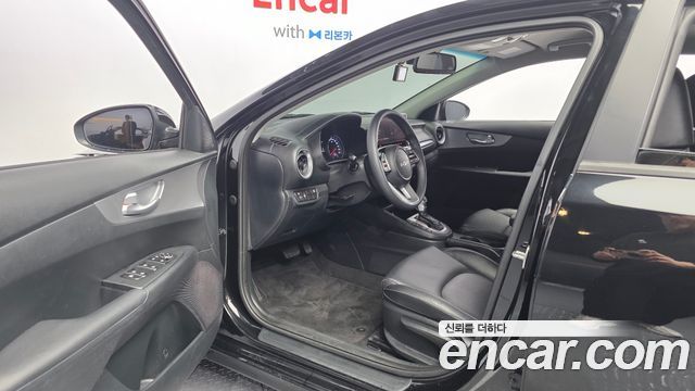 Kia K3 2023 — photo 13