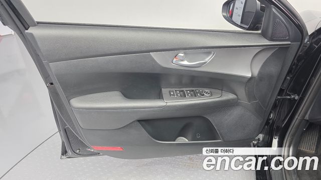 Kia K3 2023 — photo 14