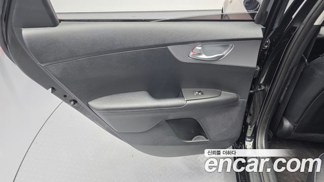 Kia K3 2023 — photo 15