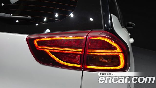 Kia Niro 2023 — photo 9