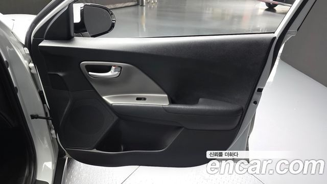 Kia Niro 2023 — photo 14