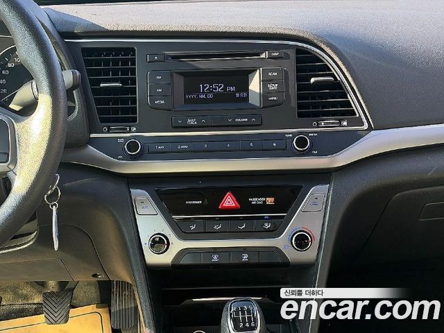 Hyundai AVANTE 2016 — photo 10