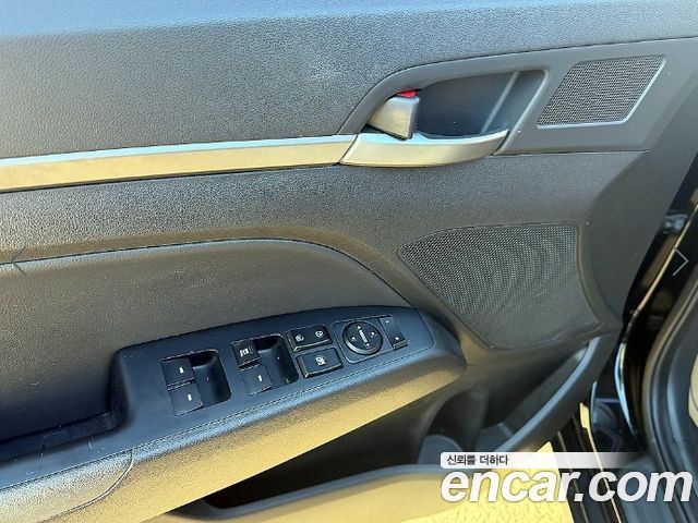 Hyundai AVANTE 2016 — photo 12