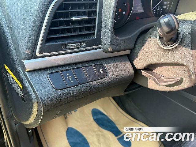 Hyundai AVANTE 2016 — photo 13