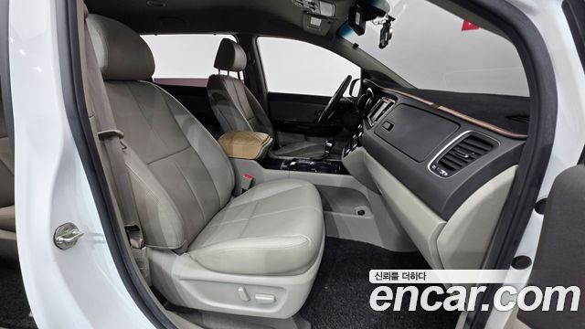 Kia Canival 2018 — photo 10