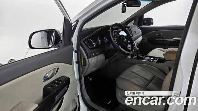Kia Canival 2018 — photo 11
