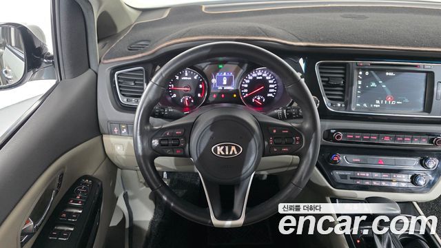 Kia Canival 2018 — photo 14