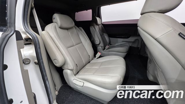 Kia Canival 2018 — photo 19