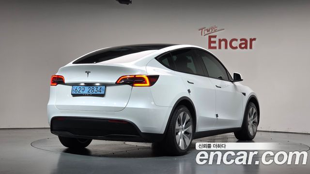 Tesla Model Y 2024 — photo 2