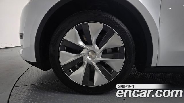 Tesla Model Y 2024 — photo 5