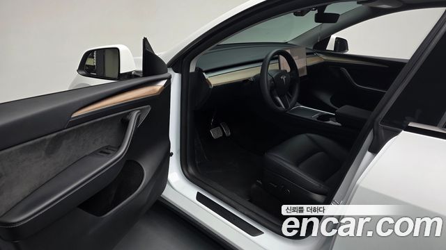 Tesla Model Y 2024 — photo 13