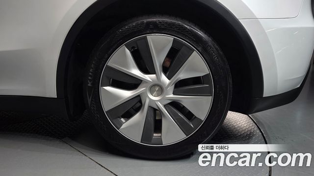 Tesla Model Y 2024 — photo 7