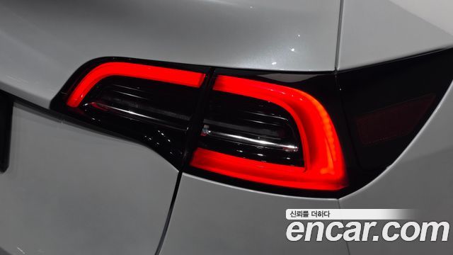 Tesla Model Y 2024 — photo 9