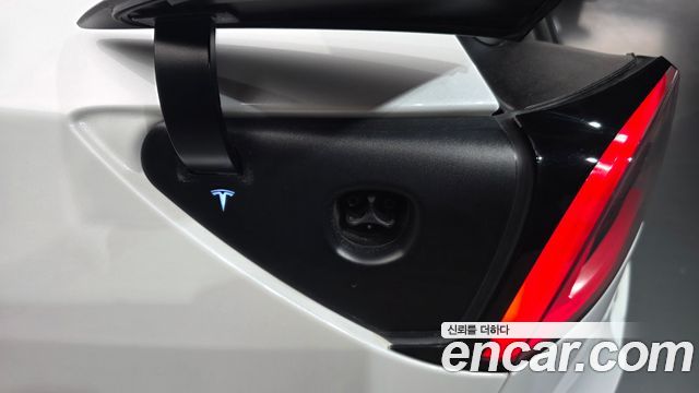 Tesla Model Y 2024 — photo 34