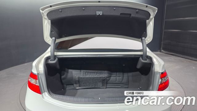 Hyundai Grandeur 2015 — photo 22