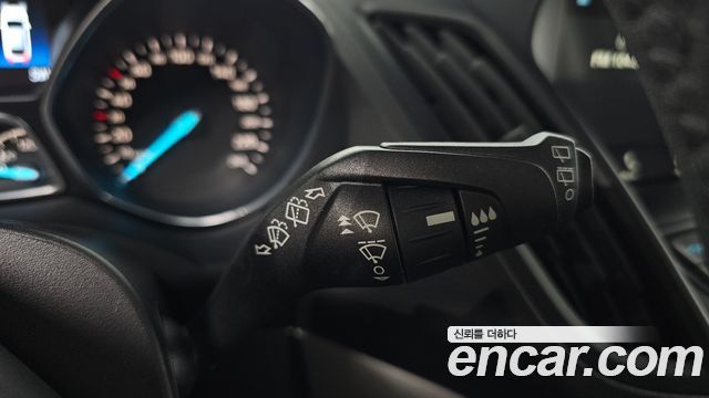 Ford Kuga 2017 — photo 26