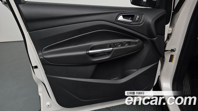 Ford Kuga 2017 — photo 14