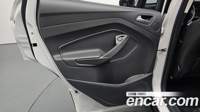 Ford Kuga 2017 — photo 15