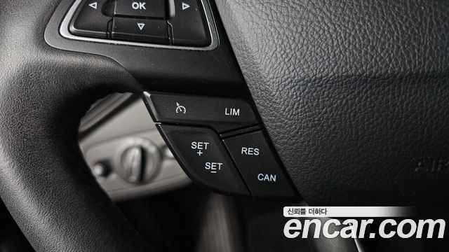 Ford Kuga 2017 — photo 28