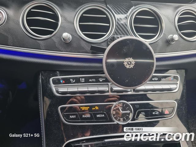 Mercedes-Benz E-Class 2020 — photo 11