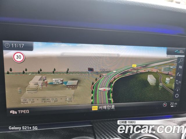 Mercedes-Benz E-Class 2020 — photo 13