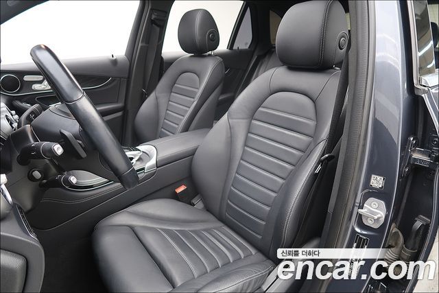 Mercedes-Benz GLC-Class 2016 — photo 10